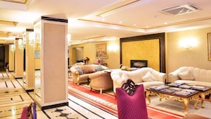 Interior entrance - Lake Palace Hotel & Restaurant (Baku)