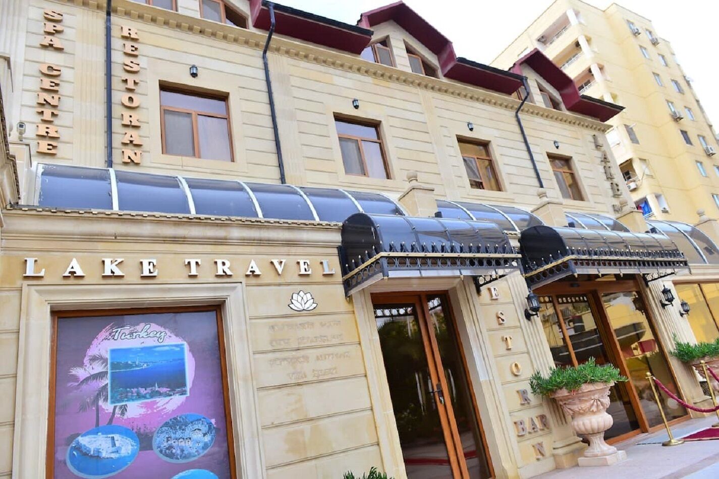 Fassade der Unterkunft – Abend/Nacht