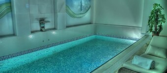 Lake Palace Hotel & Restaurant