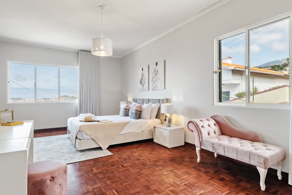 3 bedrooms, iron/ironing board, free WiFi, bed sheets