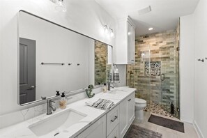 Towels, soap, shampoo, toilet paper - June Bug w/  hot tub! (Galveston)
