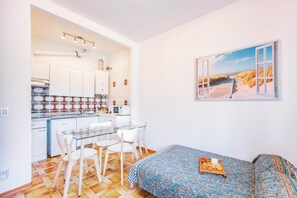 Apartment, Balcony | Private kitchen