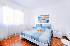 Leilighet, balkong | Skrivebord for bærbar PC, strykejern/-brett og wi-fi (inkludert)