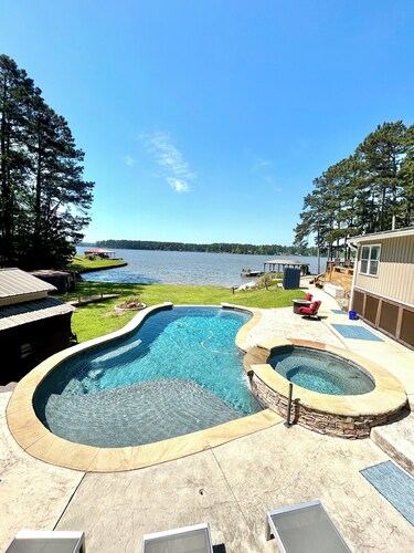 Sleeps 6, Inground Pool, Amazing Views + More!