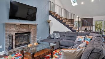 Smart TV, fireplace