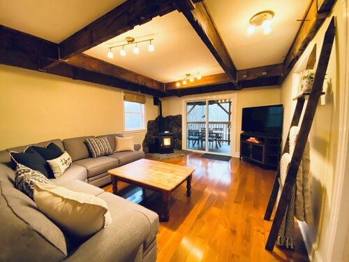 Mountain Retreat Masthope-Ski-Boat-Swim. Walk to ski slopes-pools - Pet Friendly