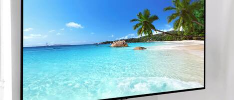 Comfort Condo, 2 Bedrooms, Balcony, Ocean View | Living area