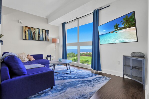 Living area - Ocean View 2 Bedroom in Coconut Grove (Miami)