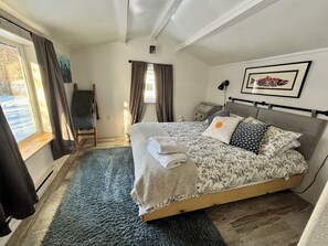 2 bedrooms, iron/ironing board, travel cot, WiFi