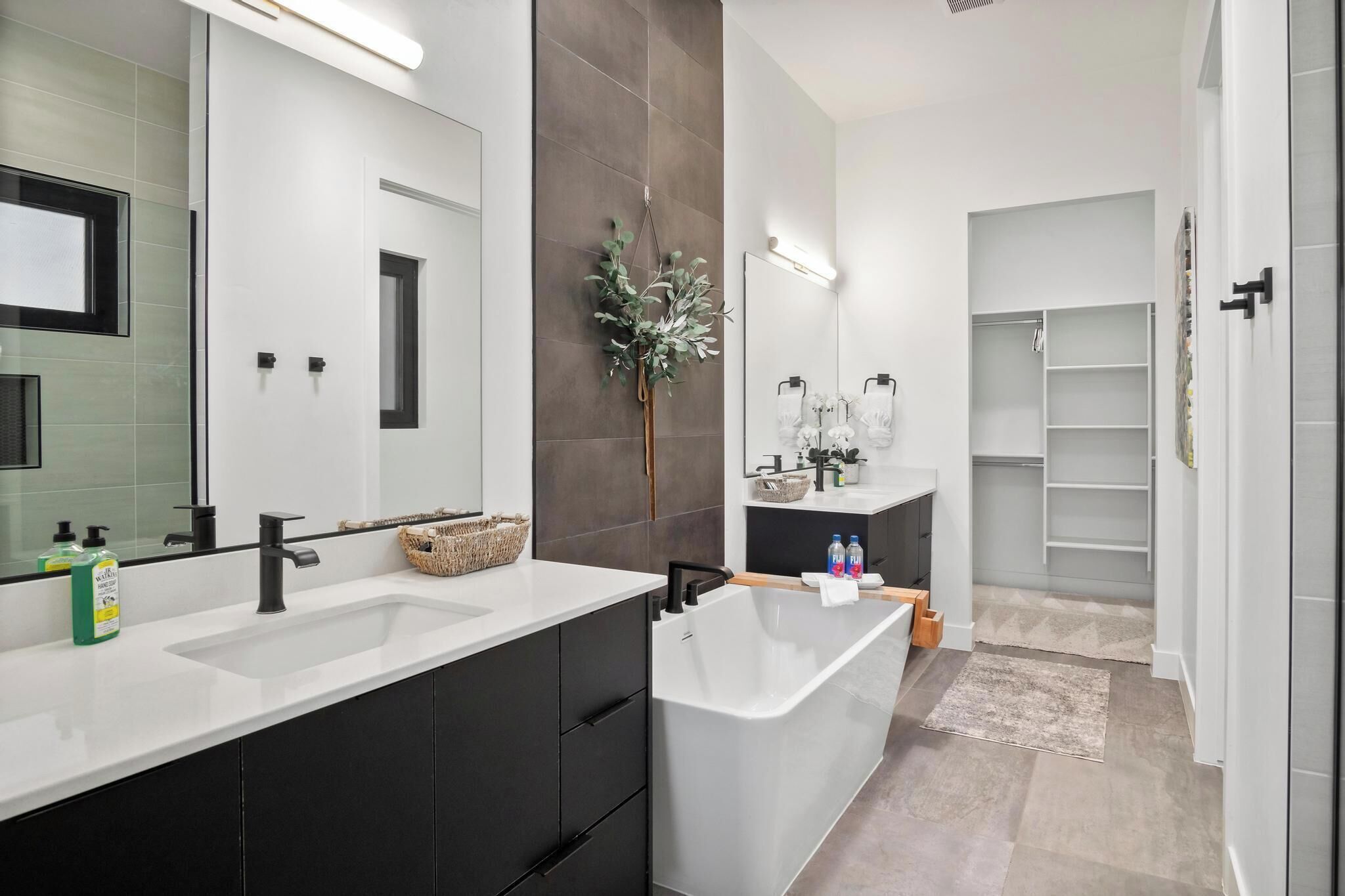 Private Pool & Home, 16 Guest, EV Charger