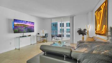 Condo conforto, 1 quarto, cozinha | Área de estar