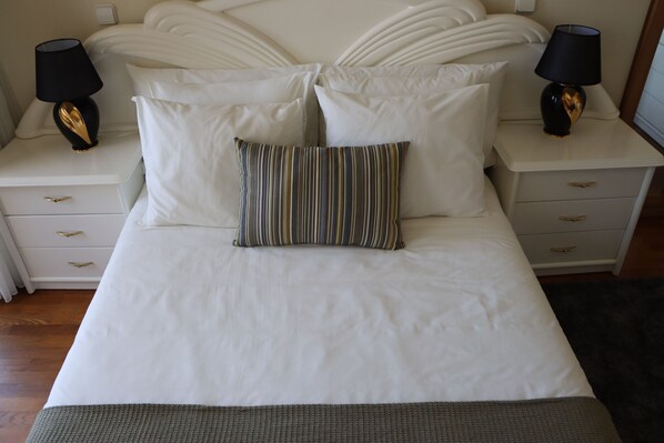 2 dormitorios, tabla de planchar con plancha, wifi y ropa de cama