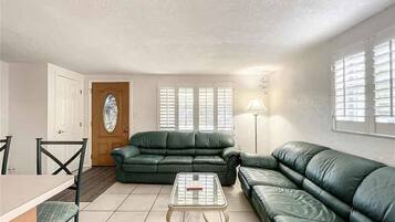 Comfort Duplex, 2 Bedrooms, Lakeside | Living area