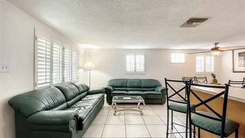 Comfort Duplex, 2 Bedrooms, Lakeside | Living area