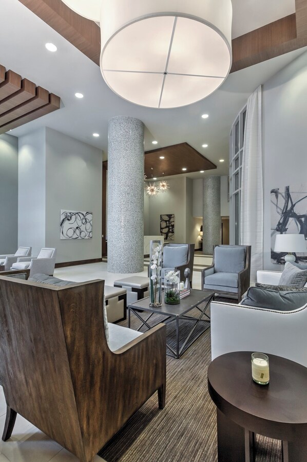 Lobby sitting area - Global Luxury Suites Midtown Atlanta (Atlanta)