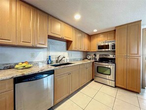 Comfort Duplex, Lakeside | Private kitchen - Enjoy Sunset with Dolphin and Manatee (Hudson)