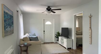 Little Palm Villa retreat less than a mile from the beach!