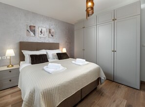 3 dormitorios, tabla de planchar con plancha, Internet y ropa de cama