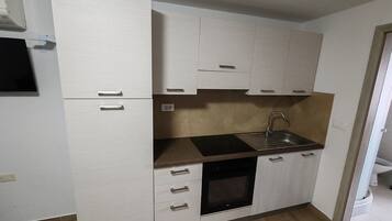 Réfrigérateur, four, plaque de cuisson