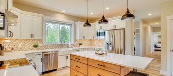 Spacious Donnelly Family Home w/ Private Hot Tub!