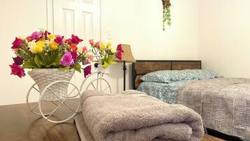 3 bedrooms, iron/ironing board, WiFi, bed sheets