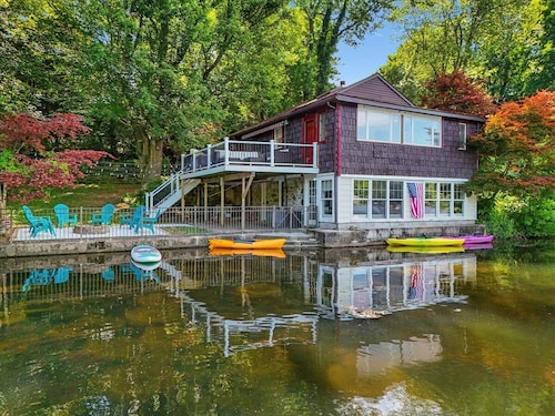 Waterfront Lake House. Near NYC and hiking trials. Complimentary kayaks provided