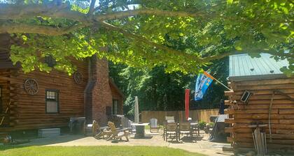 Rustic Log Cabin 1050SF
Fishing and Hunting