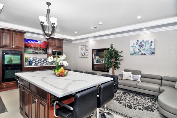 Interior - Disney/Huntington Beach New Luxury Guesthouse (Fountain Valley)