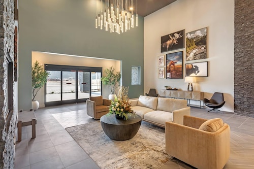 The Valor, an Ascend Collection Hotel