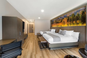 Desk, laptop workspace, blackout drapes, iron/ironing board - The Valor, an Ascend Collection Hotel (Parowan)