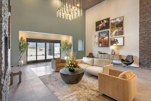 The Valor, an Ascend Collection Hotel