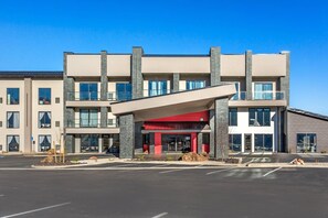 A modern building with a covered entrance, multiple floors, and large windows. - The Valor, an Ascend Collection Hotel (Parowan)