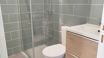 Secadora de cabello y papel de baño