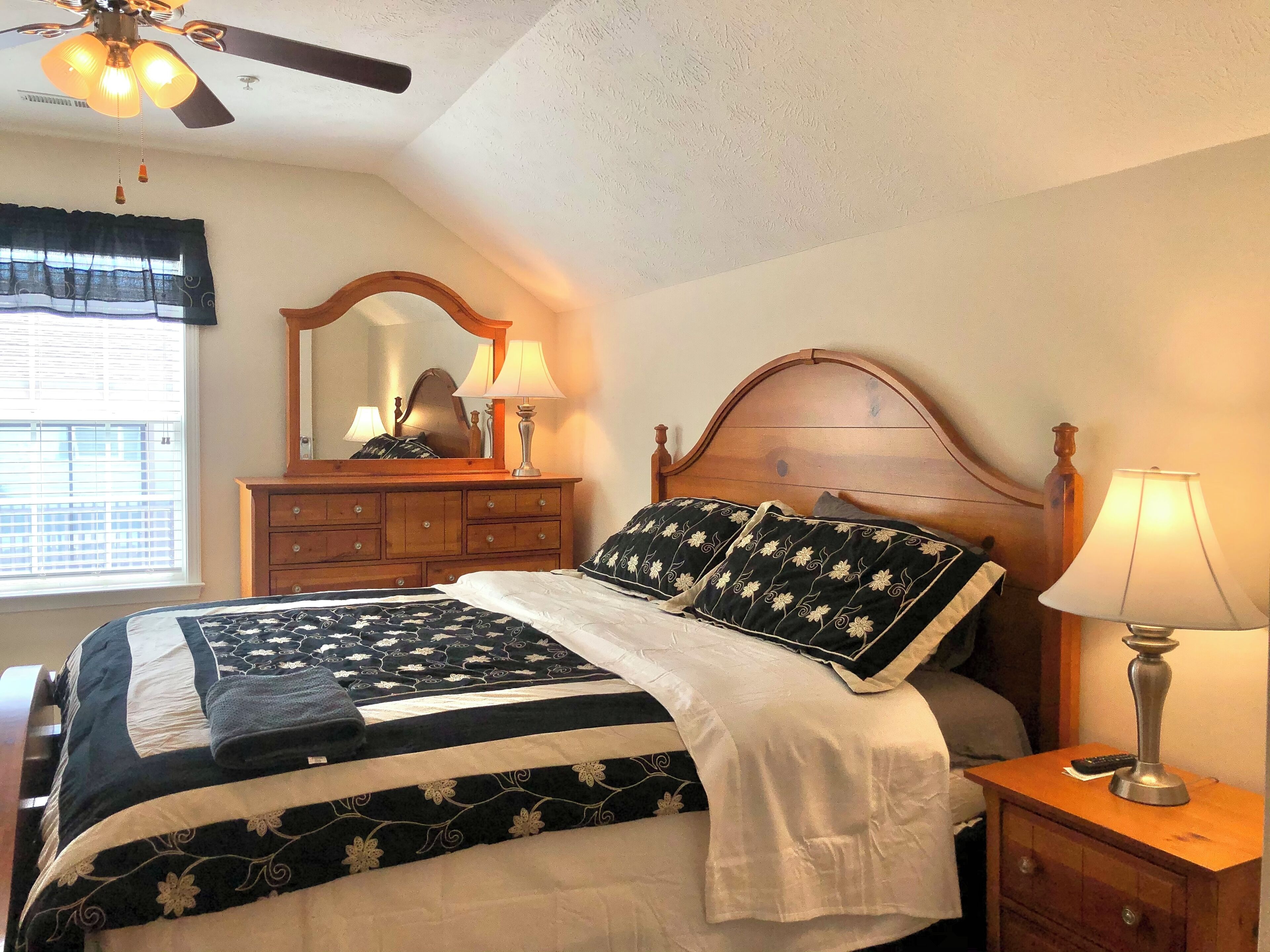 2 bedrooms, in-room safe, desk, iron/ironing board