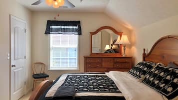 2 bedrooms, in-room safe, desk, iron/ironing board