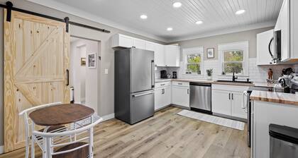 NEW Updated Farmhouse in Custer - 2 Blocks from Main Street!