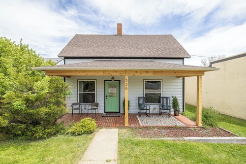 NEW Updated Farmhouse in Custer - 2 Blocks from Main Street!