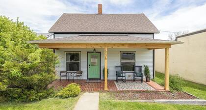 NEW Updated Farmhouse in Custer - 2 Blocks from Main Street!
