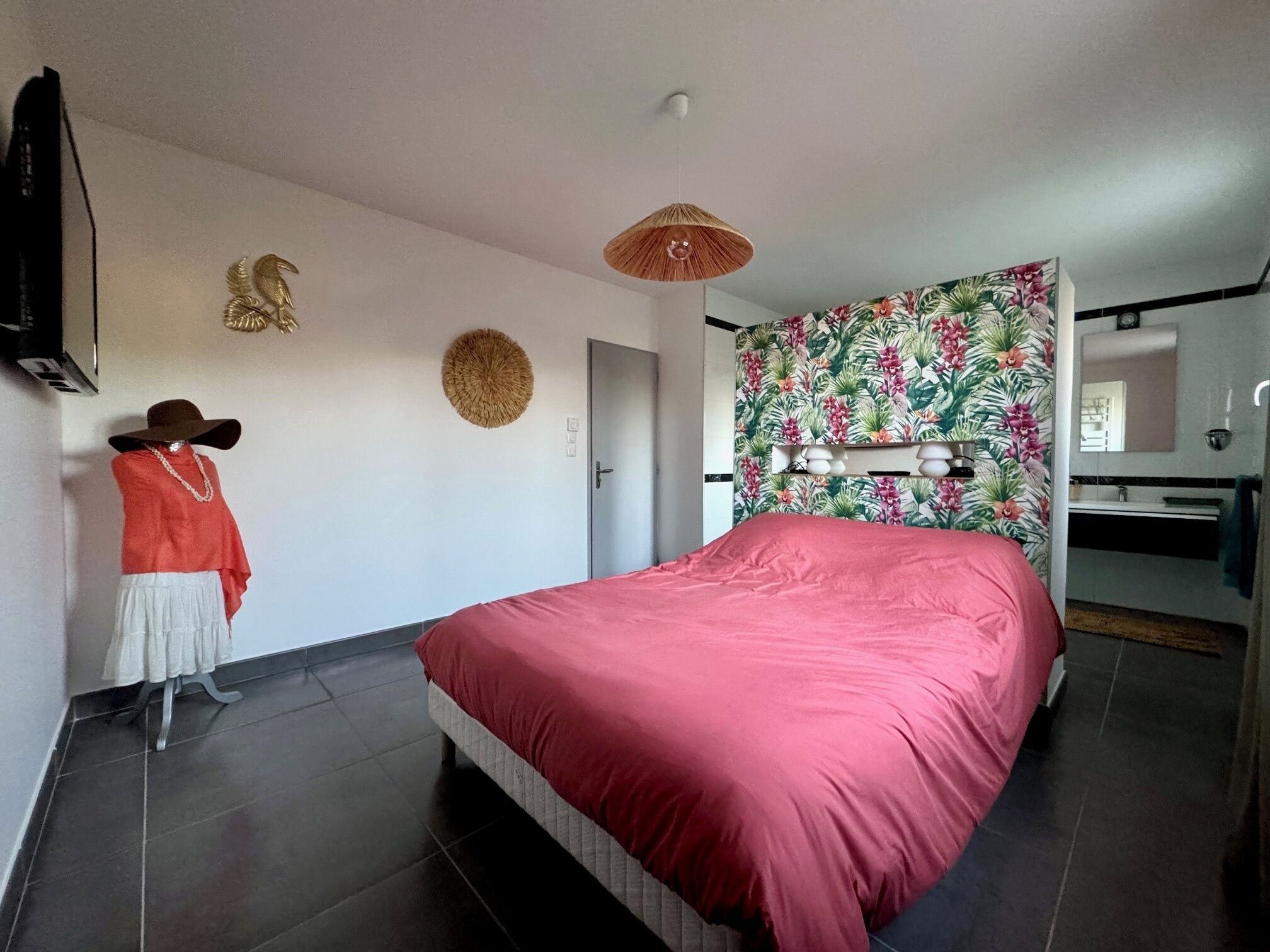 2 slaapkamers, een strijkplank/strijkijzer, gratis wifi, beddengoed