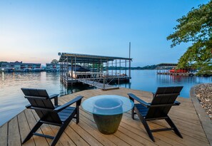 Terrace/patio - Luxurious Lakeside Living w/Dock, Hot Tub (Hot Springs)