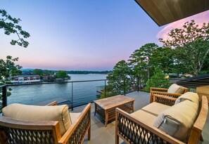 Terrace/patio - Luxurious Lakeside Living w/Dock, Hot Tub (Hot Springs)