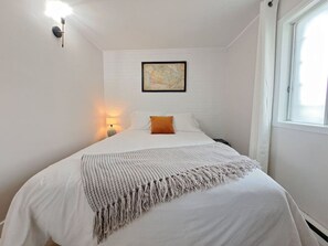 2 habitaciones, escritorio, tabla de planchar con plancha y wifi gratis 