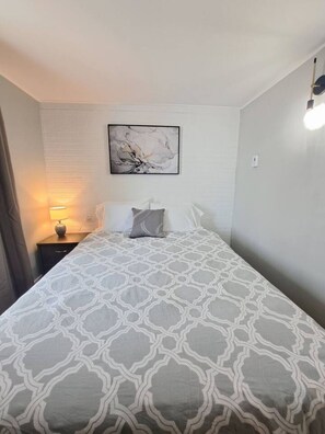 2 bedrooms, desk, iron/ironing board, free WiFi - Appartement Confort 11 (Sainte-Anne-de-Beaupré)