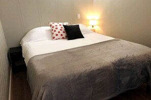 1 slaapkamer, een bureau, een strijkplank/strijkijzer, gratis wifi