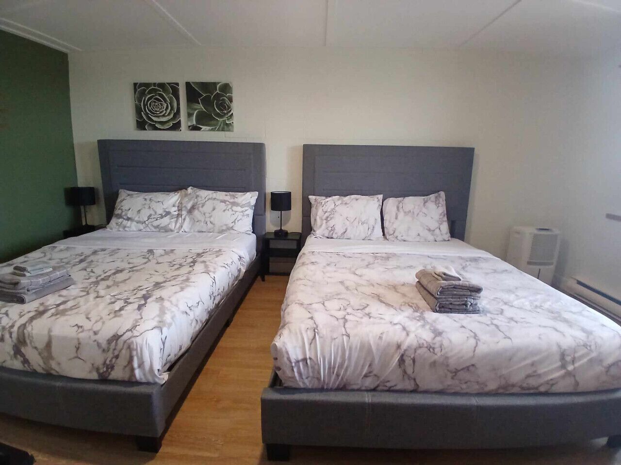 1 slaapkamer, een strijkplank/strijkijzer, gratis wifi