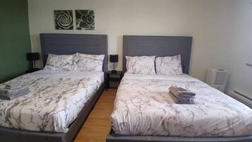 1 slaapkamer, een strijkplank/strijkijzer, gratis wifi