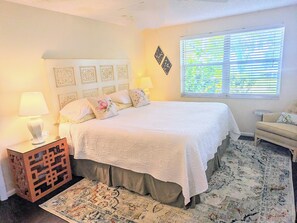 2 bedrooms, iron/ironing board, free WiFi, bed sheets - Looking for a quiet place to stay?  Consider The Ollie Vee in Crescent City, FL  (Crescent City)