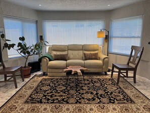 Smart-TV, DVD-Player, Stereoanlage, Computerbildschirme