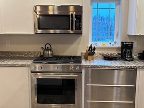 ميكروويف، فرن، موقد طهي مسطح، غسالة أطباق