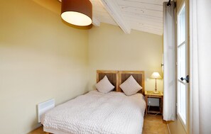 2 Schlafzimmer, Reisekinderbett
